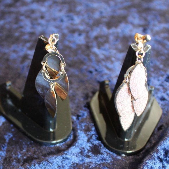 Pink Sparkling Leaf Clip Earings - Picture 3 of 4